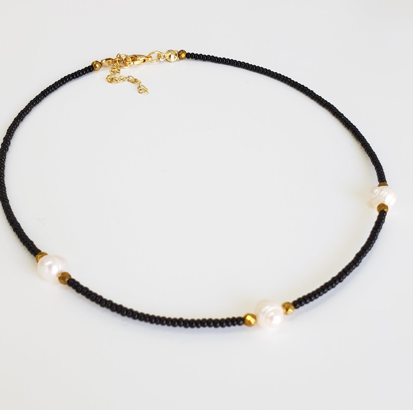 Choker chaq. 3 perlas negro