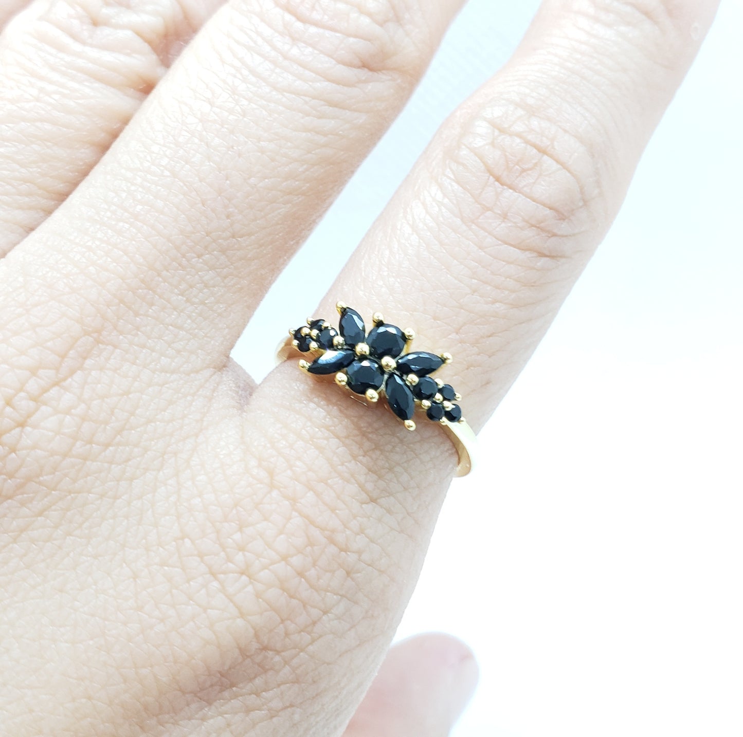 Anillo Petalos negro (pza)